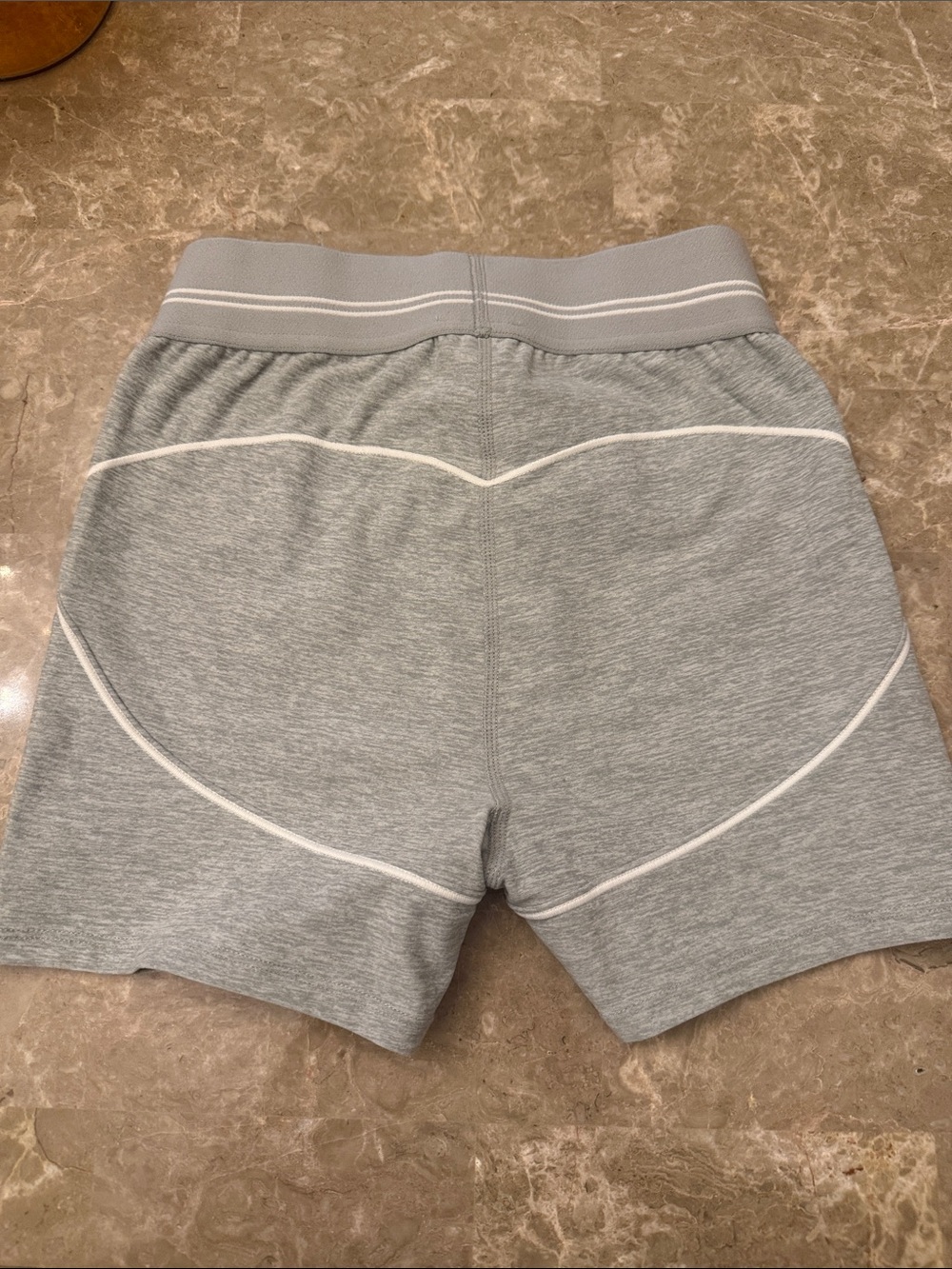 ALO yoga alosoft heart throb short xxs - Picture 4 of 5